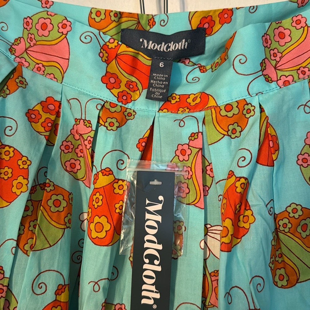 NWT ModCloth Beautiful Ladybug Skirt! Size 6 - Picture 3 of 3